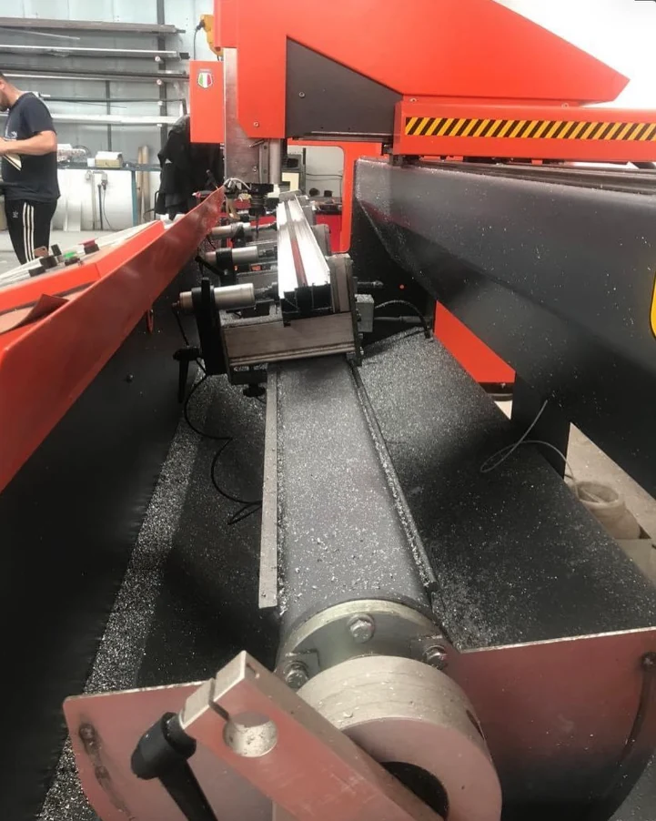 Máquina real de preparação de perfil